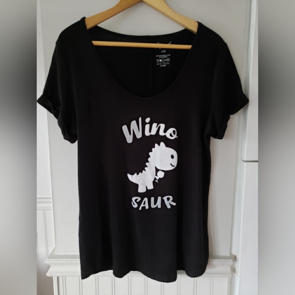 Kismet short sleeve t-shirt, scoop neck, Wino-saur graphic Size XL